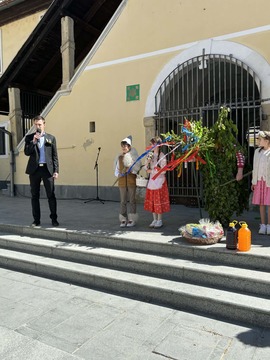 8ff22229-75e8-407c-9326-a227f4912452